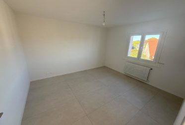 Attique entièrement rénové 3.5 pièces avec balcon et garage