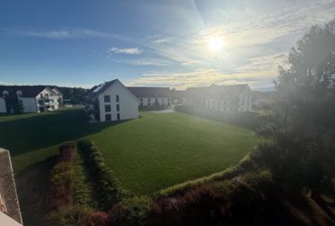 Appartement entièrement rénové, 3.5 pièces avec balcon et garage