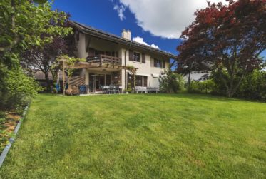 Villa familiale entièrement rénovée avec jardin et vue dégagée - Epalinges