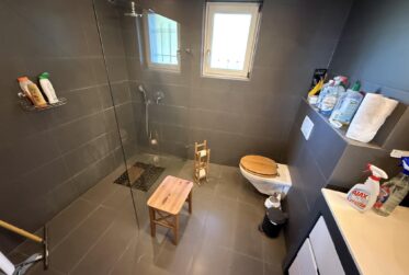 La Coudre : 5.5 pièces rénové avec grande terrasse et vue dégagée