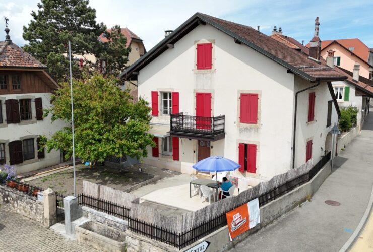 Daillens : maison de caractère de 6.5 pièces avec véranda et jardin