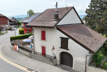 Daillens : maison de caractère de 6.5 pièces avec véranda et jardin