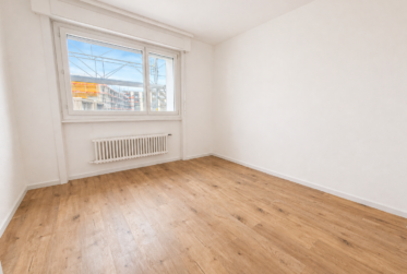 Fribourg : 3.5 pièces entièrement rénové, 88 m² et deux balcons